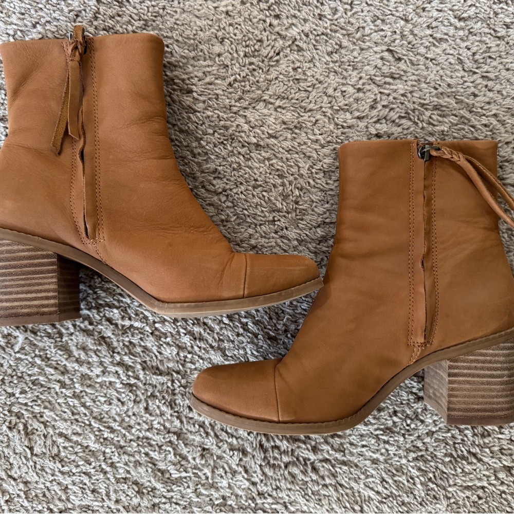 TOMS Evelyn Block Heel Booties - Picture 2 of 5